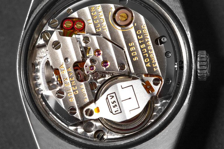 How do quartz watches work?